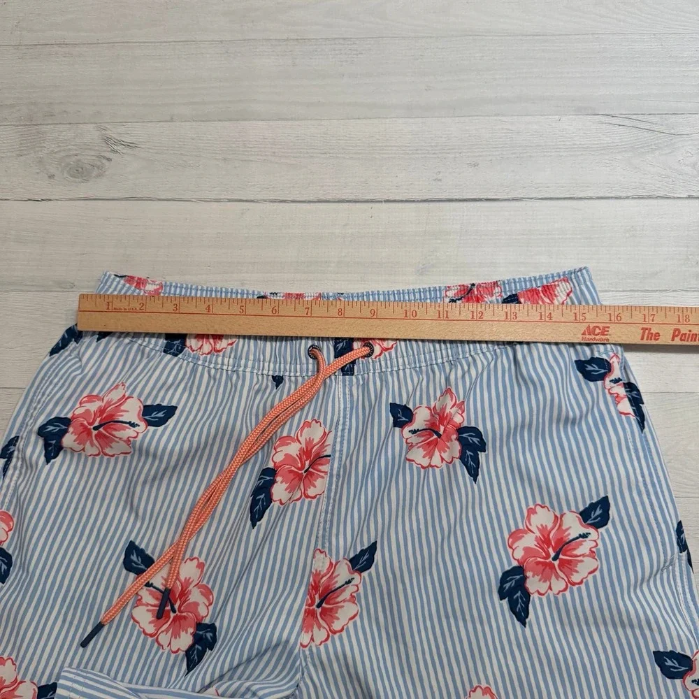 Vineyard Vines mens chappy printed floral‎ blue white stripe swim shorts medium